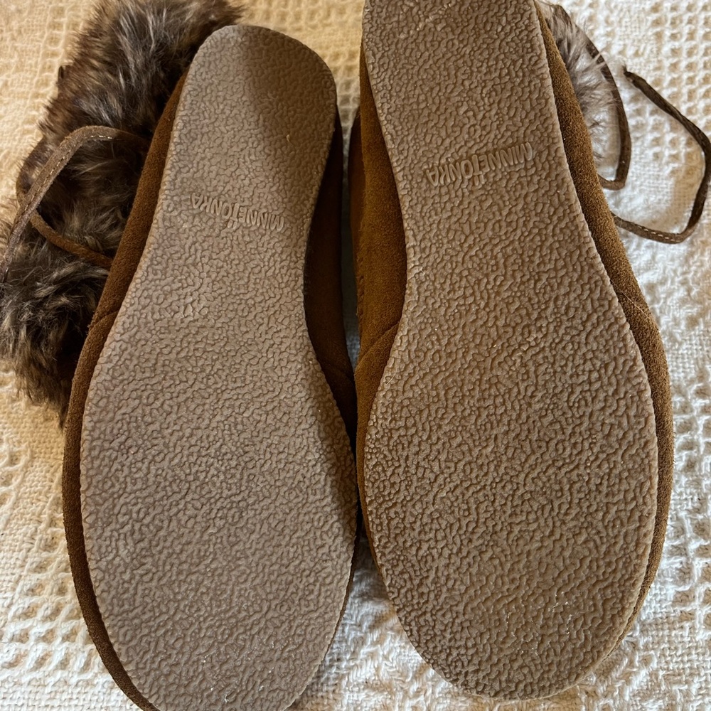 Minnetonka Brown Ankle Booties with Fur Trim women’s size 6.5 - Picture 3 of 5